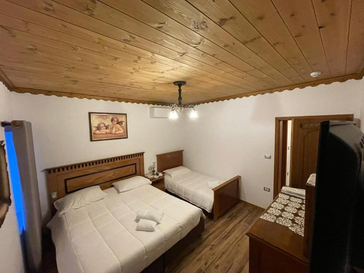 Boutique Hotel Praga Gjirokastër Quarto foto