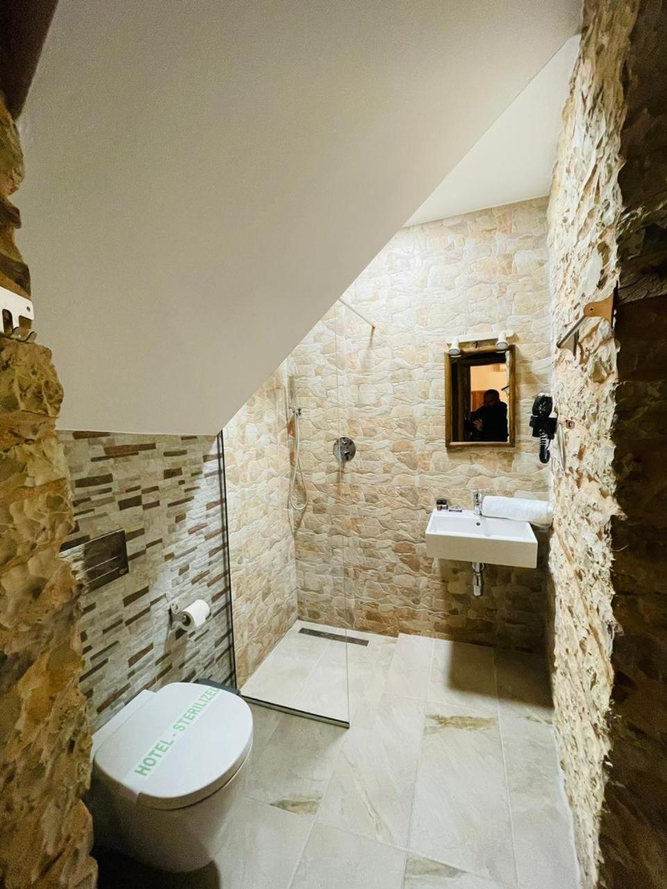 Boutique Hotel Praga Gjirokastër Quarto foto
