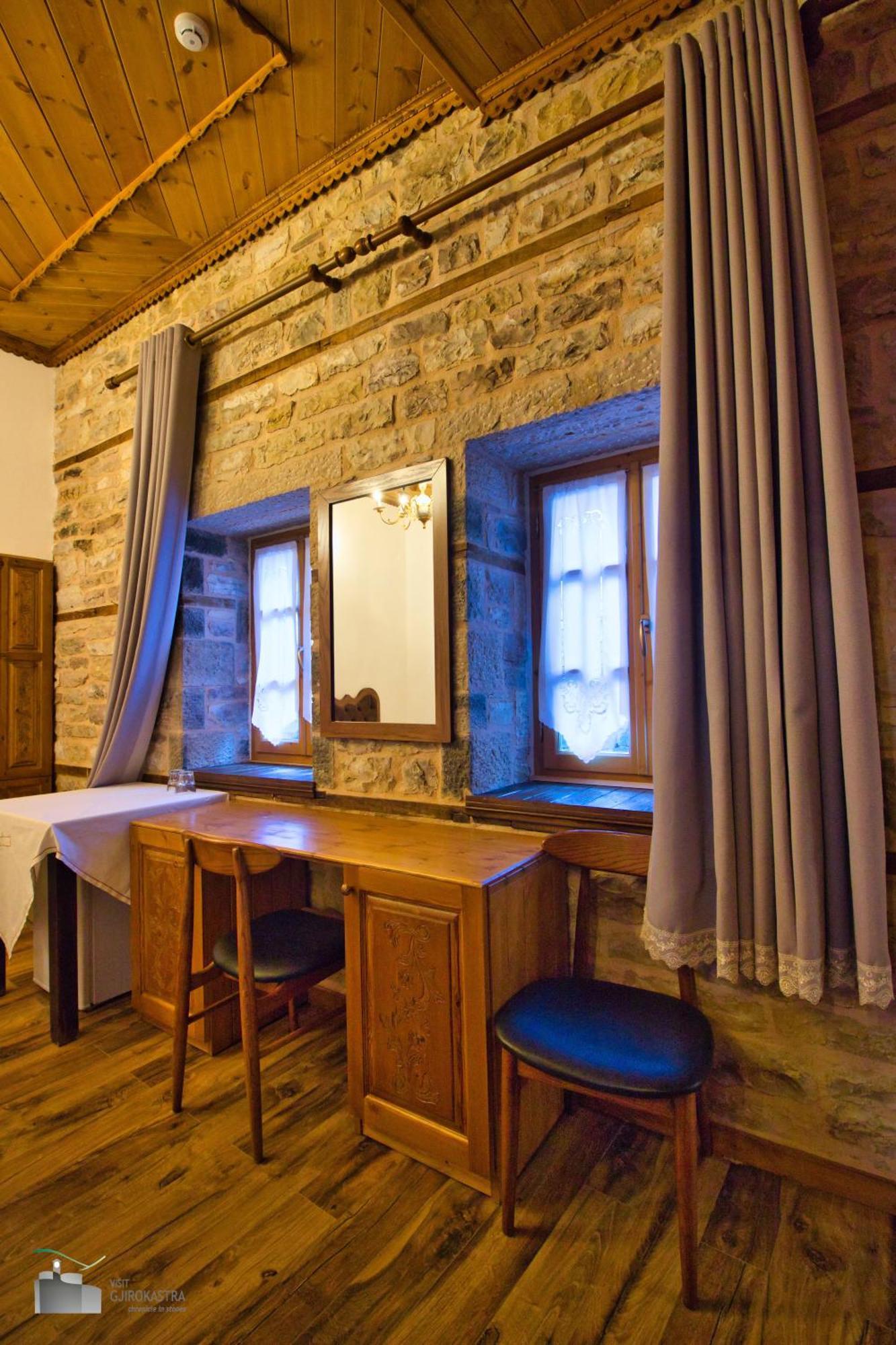 Boutique Hotel Praga Gjirokastër Quarto foto